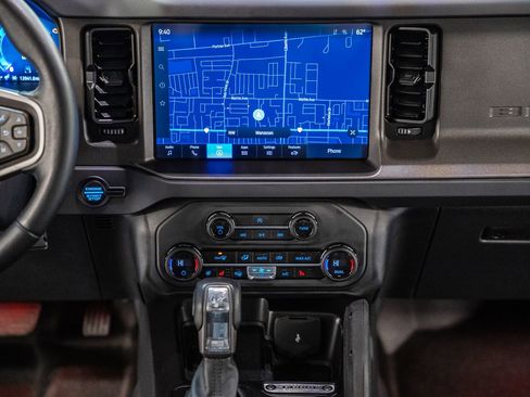 Used 2025 Ford Bronco Badlands image 25