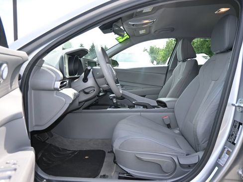 Certified 2021 Hyundai Elantra SE FWD image 10
