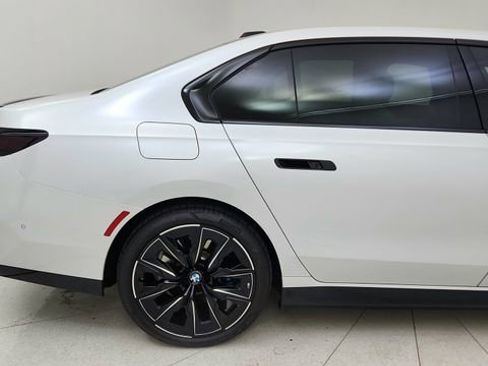 Used 2023 BMW i7 xDrive60 w/ Executive Package 2 image 12