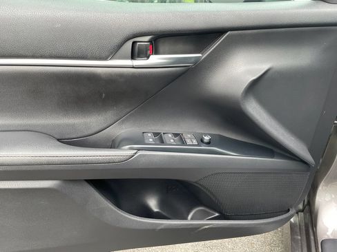 Used 2020 Toyota Camry XLE AWD/4WD image 9