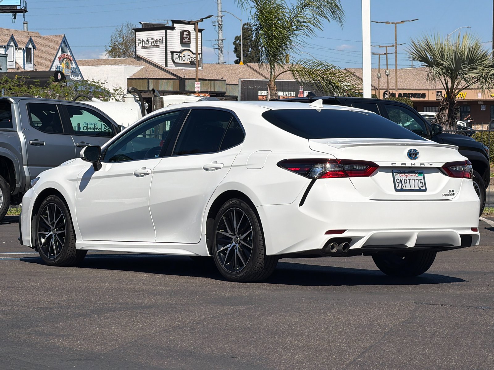 Used 2024 Toyota Camry SE FWD image 3