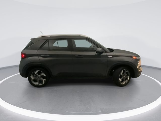 Used 2024 Hyundai Venue SEL FWD image 7