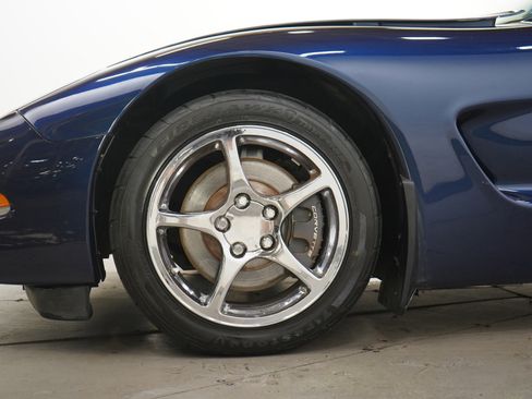 Used 2000 Chevrolet Corvette Convertible RWD image 23