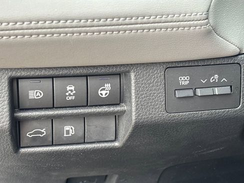 Used 2019 Toyota Avalon Limited image 24