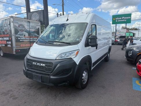 Used 2023 RAM ProMaster 2500 FWD image 2