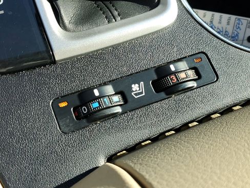 Used 2016 Toyota Highlander Limited Platinum image 31