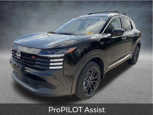 Used 2025 Nissan Kicks SR image 4