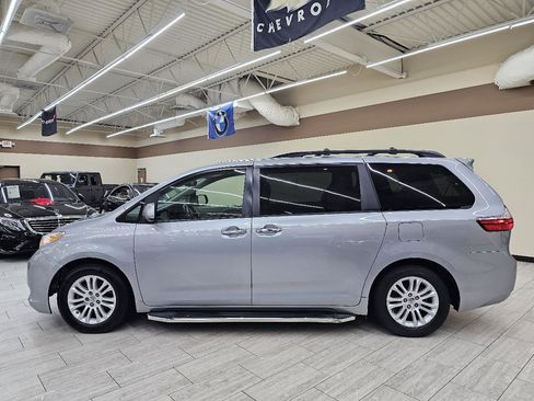 Used 2015 Toyota Sienna XLE w/ XLE Navigation Package FWD image 9