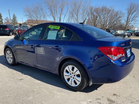 Used 2013 Chevrolet Cruze LS image 4