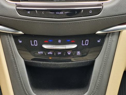 Used 2018 Cadillac XT5 Luxury w/ Driver Awareness Package FWD image 18