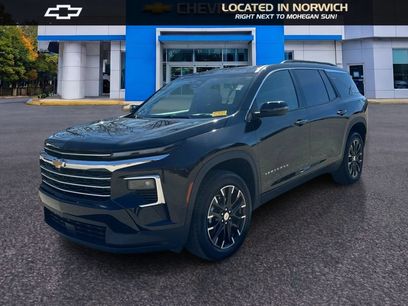 Used 2025 Chevrolet Traverse LT w/ Sun and Wheel Package