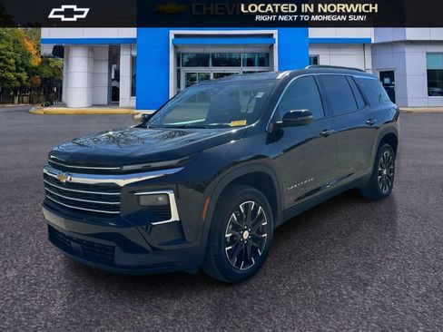 Used 2025 Chevrolet Traverse LT w/ Sun and Wheel Package AWD/4WD image 1