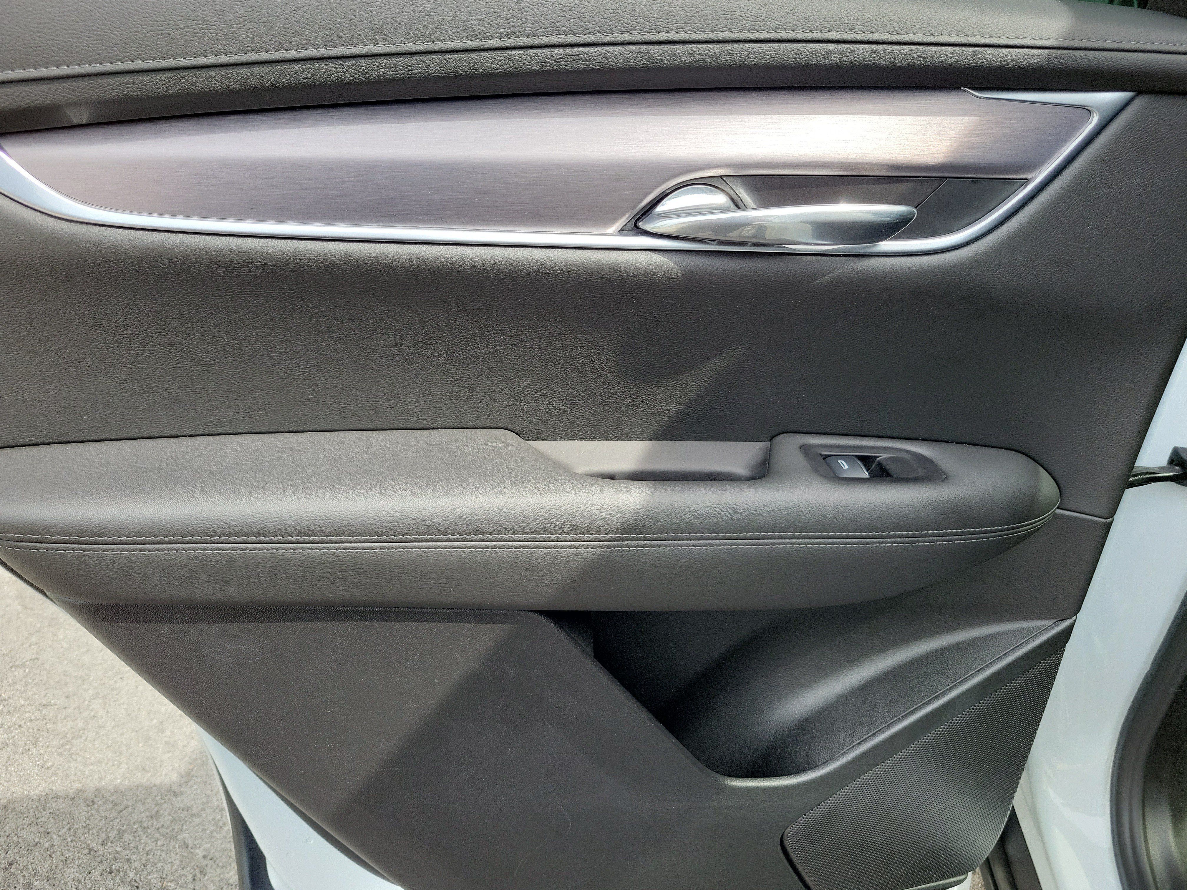Used 2025 Cadillac XT6 Luxury FWD image 12