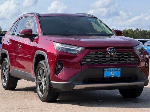 Used 2022 Toyota RAV4 Limited AWD/4WD image 10