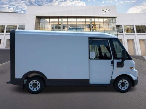 Used 2025 Chevrolet Brightdrop 400 FWD image 3