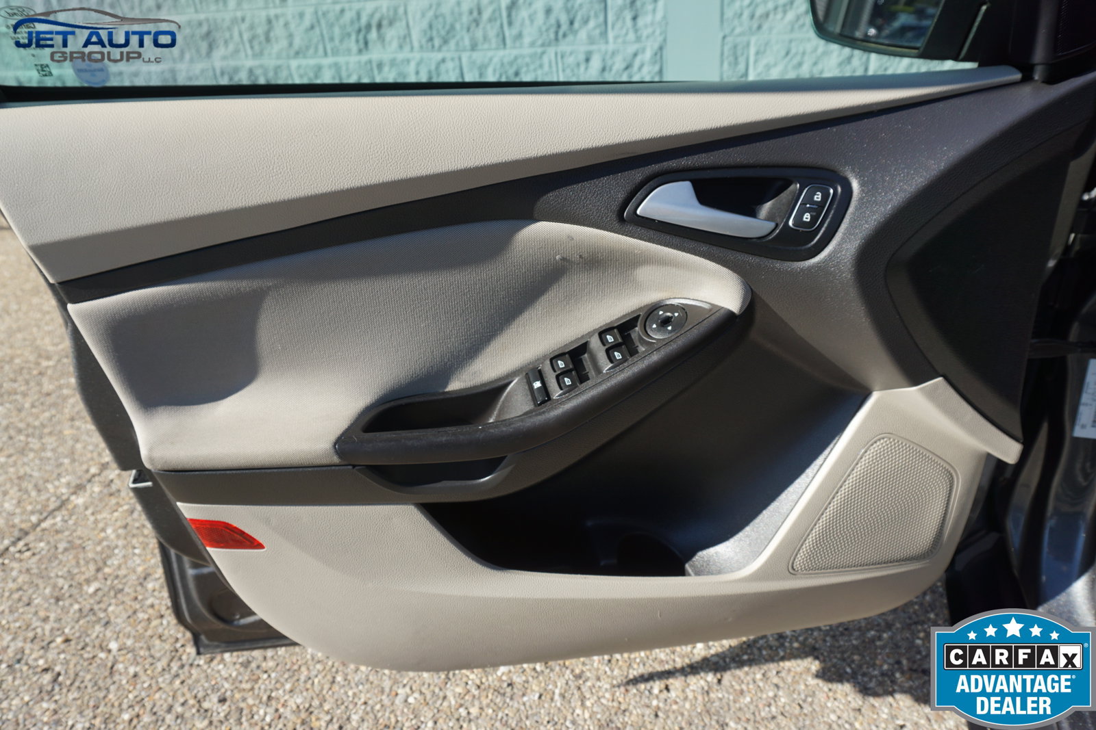 Used 2018 Ford Focus SE w/ SE Appearance Package FWD image 24