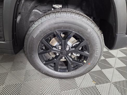 New 2025 Jeep Grand Cherokee Altitude image 14