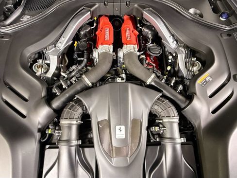 Used 2019 Ferrari Portofino RWD image 5