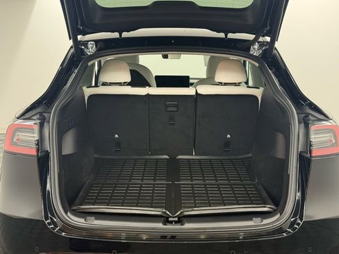 Used 2022 Tesla Model Y Performance image 11