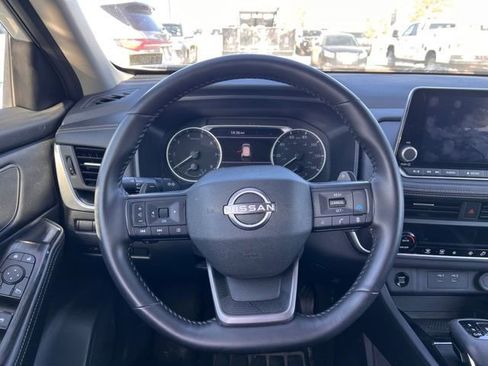 Used 2025 Nissan Rogue SV image 11