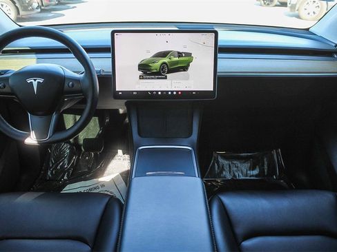 Used 2022 Tesla Model Y Long Range image 12