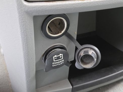 Used 2008 Chrysler Town & Country LX FWD image 5