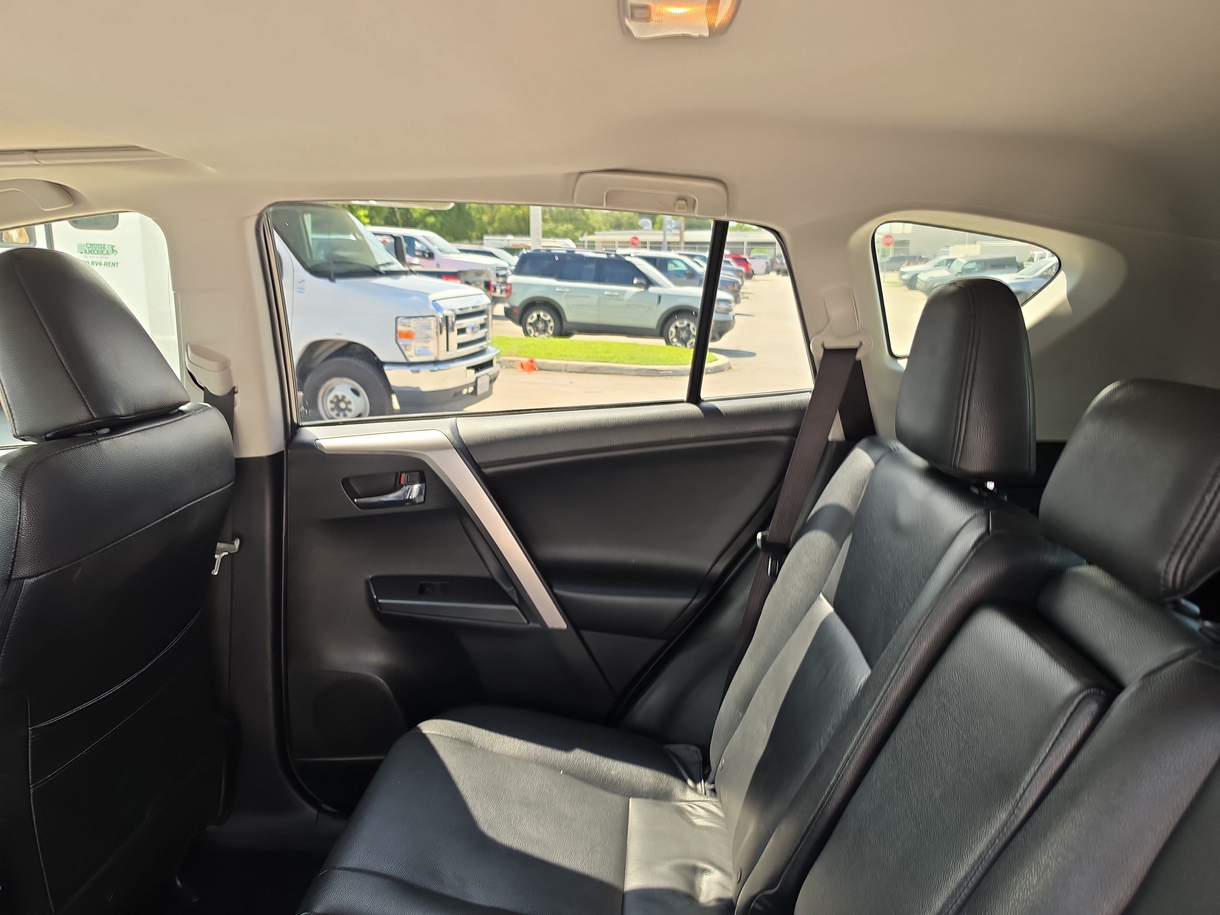 Used 2017 Toyota RAV4 XLE FWD image 11
