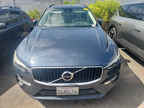 Used 2022 Volvo XC60 B5 Momentum w/ Climate Package FWD image 2