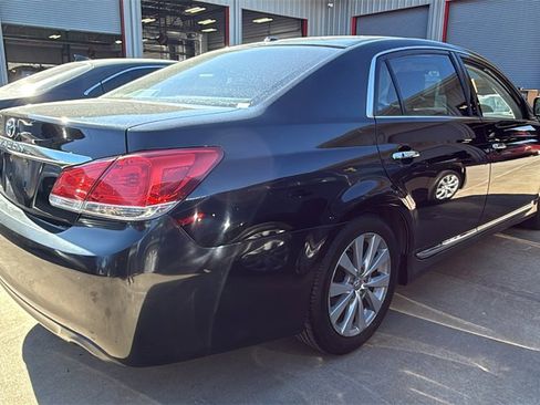 Used 2011 Toyota Avalon Limited image 6