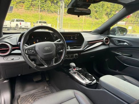 Used 2024 Chevrolet Trax RS w/ Sunroof Package FWD image 7