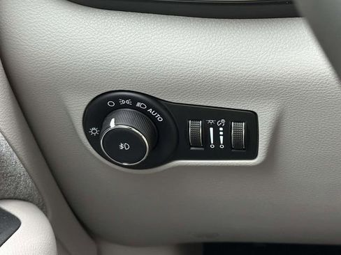 Used 2023 Jeep Compass Latitude w/ Sun and Sound Group image 23