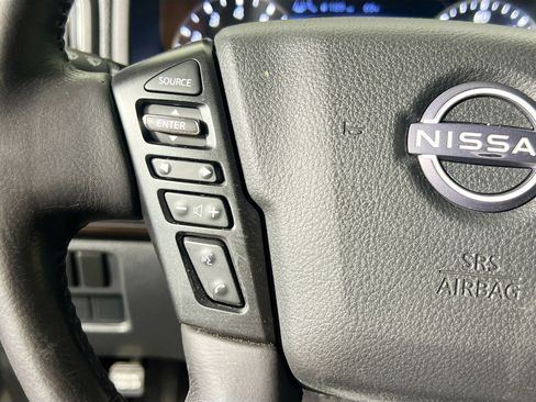 Used 2023 Nissan Titan SV w/ SV Convenience Package RWD image 18