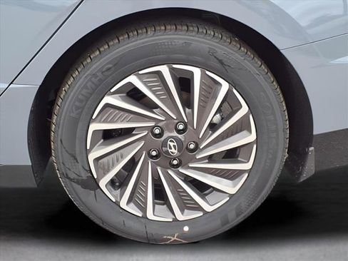 New 2025 Hyundai Sonata Limited image 12