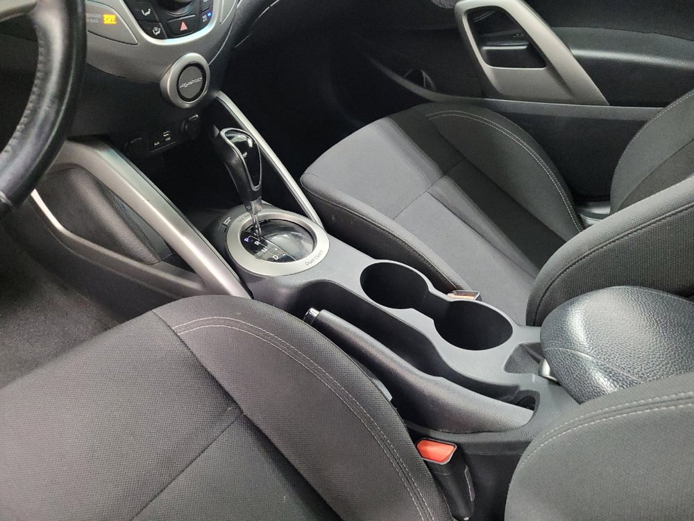 Used 2017 Hyundai Veloster FWD image 26
