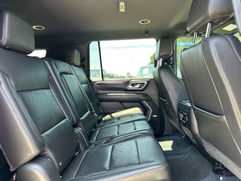 Used 2021 Chevrolet Suburban LT RWD image 17