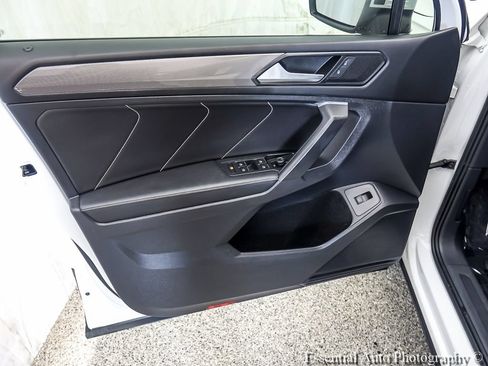 Used 2022 Volkswagen Tiguan SE AWD/4WD image 19