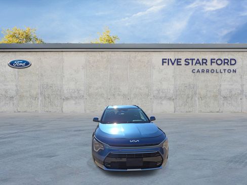 Used 2023 Kia Niro SX Touring image 4