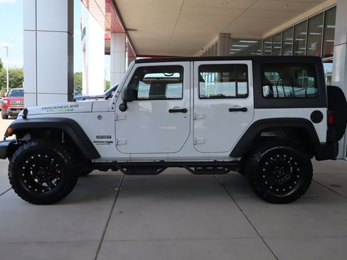Used 2018 Jeep Wrangler Unlimited Sport w/ Connectivity Group AWD/4WD image 4