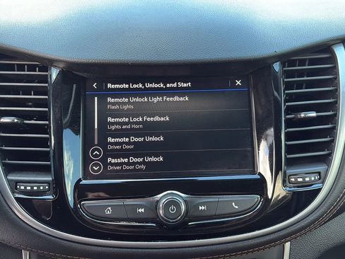 Used 2022 Chevrolet Trax LT w/ Sport Edition image 18