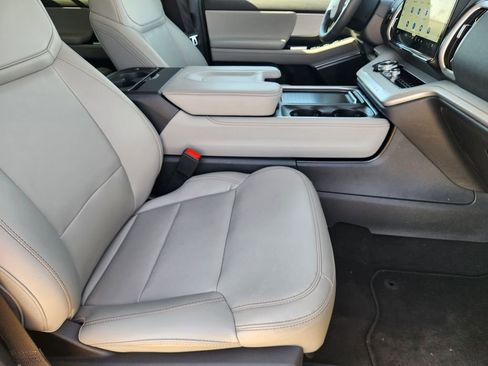 Used 2025 Ford Expedition Active image 13