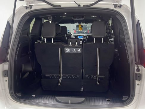 Used 2020 Chrysler Pacifica Touring-L w/ S Appearance Package FWD image 17