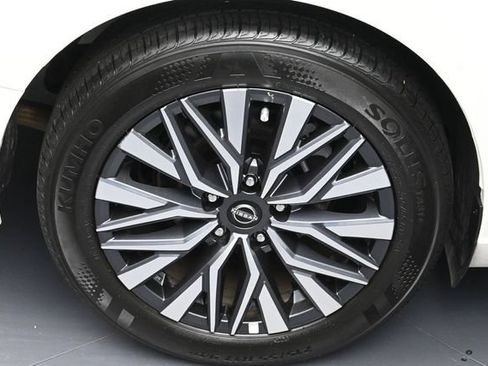 Used 2025 Nissan Altima 2.5 SV FWD image 5