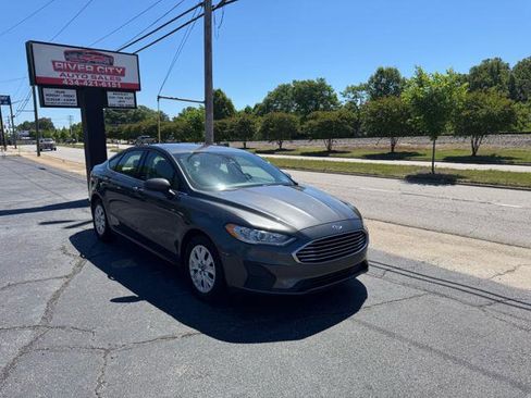 Used 2019 Ford Fusion S FWD image 1