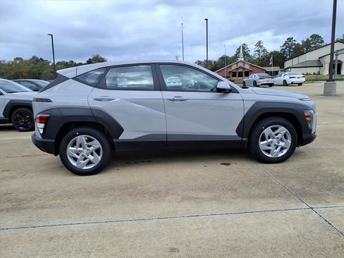 New 2026 Hyundai Kona SE image 2