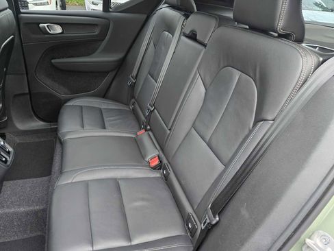 Used 2025 Volvo XC40 B5 Core image 19
