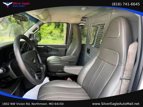 Used 2017 Chevrolet Express 2500 RWD image 16