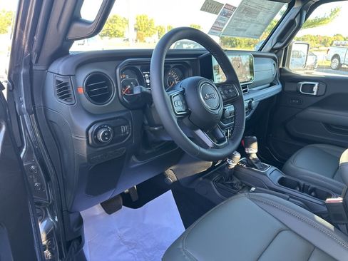 New 2025 Jeep Gladiator Mojave image 58