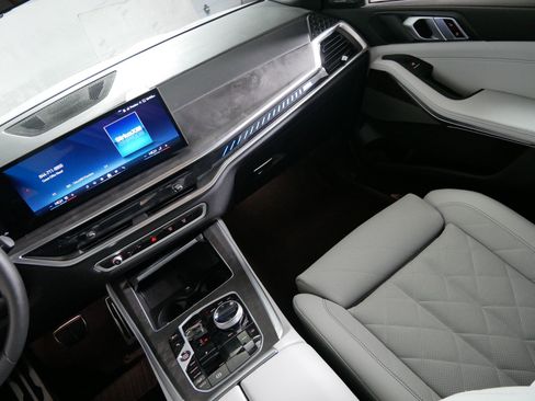 Used 2025 BMW X5 M60i AWD/4WD image 11
