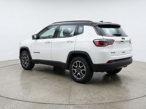 Used 2025 Jeep Compass Trailhawk image 6