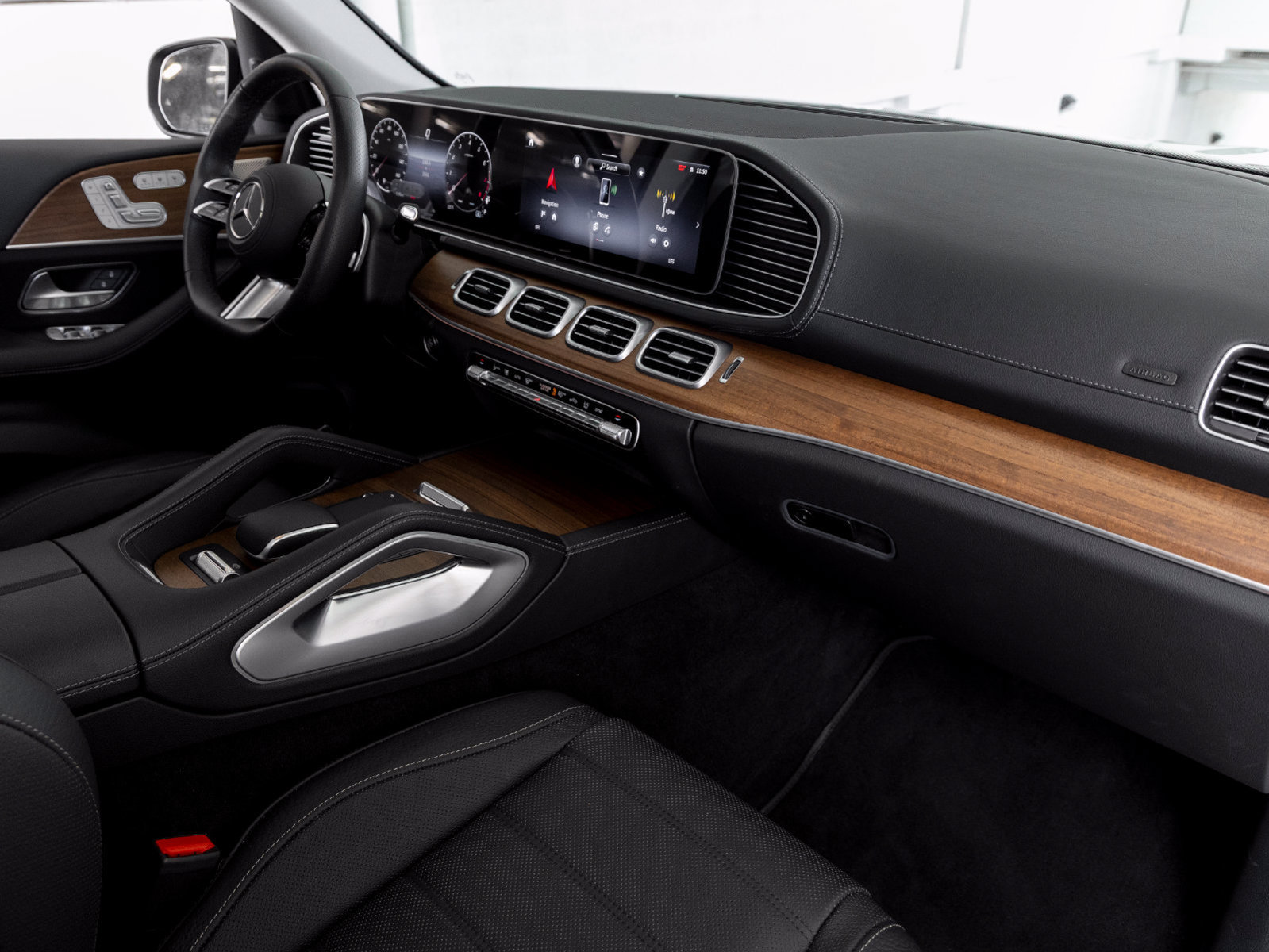 Certified 2026 Mercedes-Benz GLS 450 4MATIC image 30